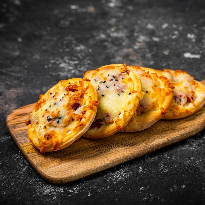 6 x Cheese & Mortadella Fatayer - فطاير جبنة ومرتديلا